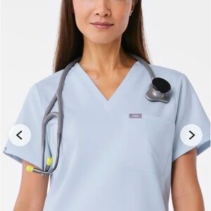 Figs brand Catarina Open skies one pocket scrub top size XL. Worn once.